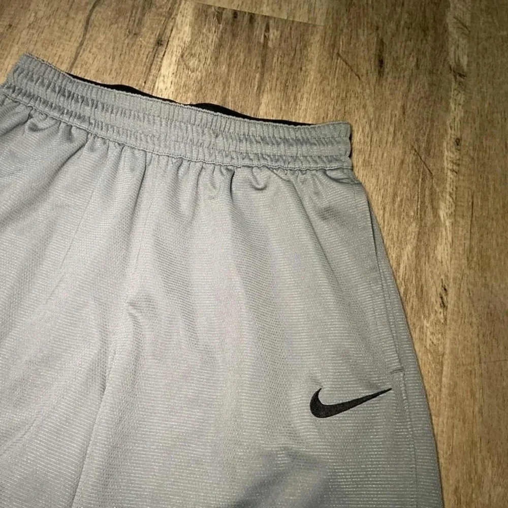 Nike Dri-FIT Gray Athletic Shorts Size S Swoosh Logo Running‎ Gym Activewear